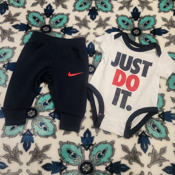 Nwot Nike NewBorn 2pc Set size Newborn - Picture 2 of 6